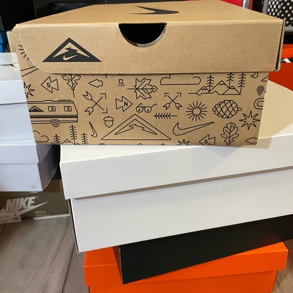 ⭐️⭐️ Nike empty boxes (trail) fit up to men’s 12. Limited amount. - Picture 8 of 8